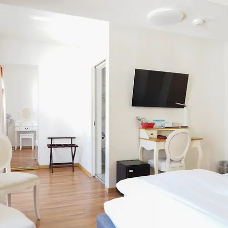 Hotel Weisses Kreuz Entrelagos