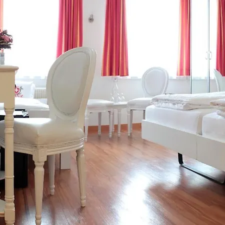 바이세스 크로이츠 호텔 3*